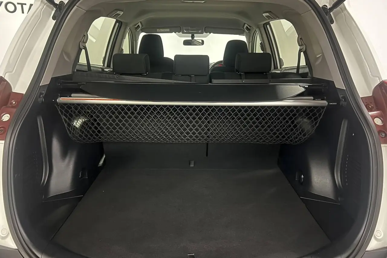 2015 Toyota RAV4 Gallery Image 12