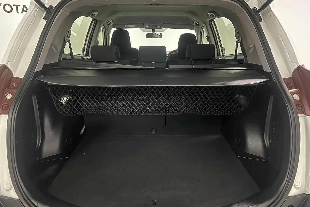 2015 Toyota RAV4 Gallery Image 13