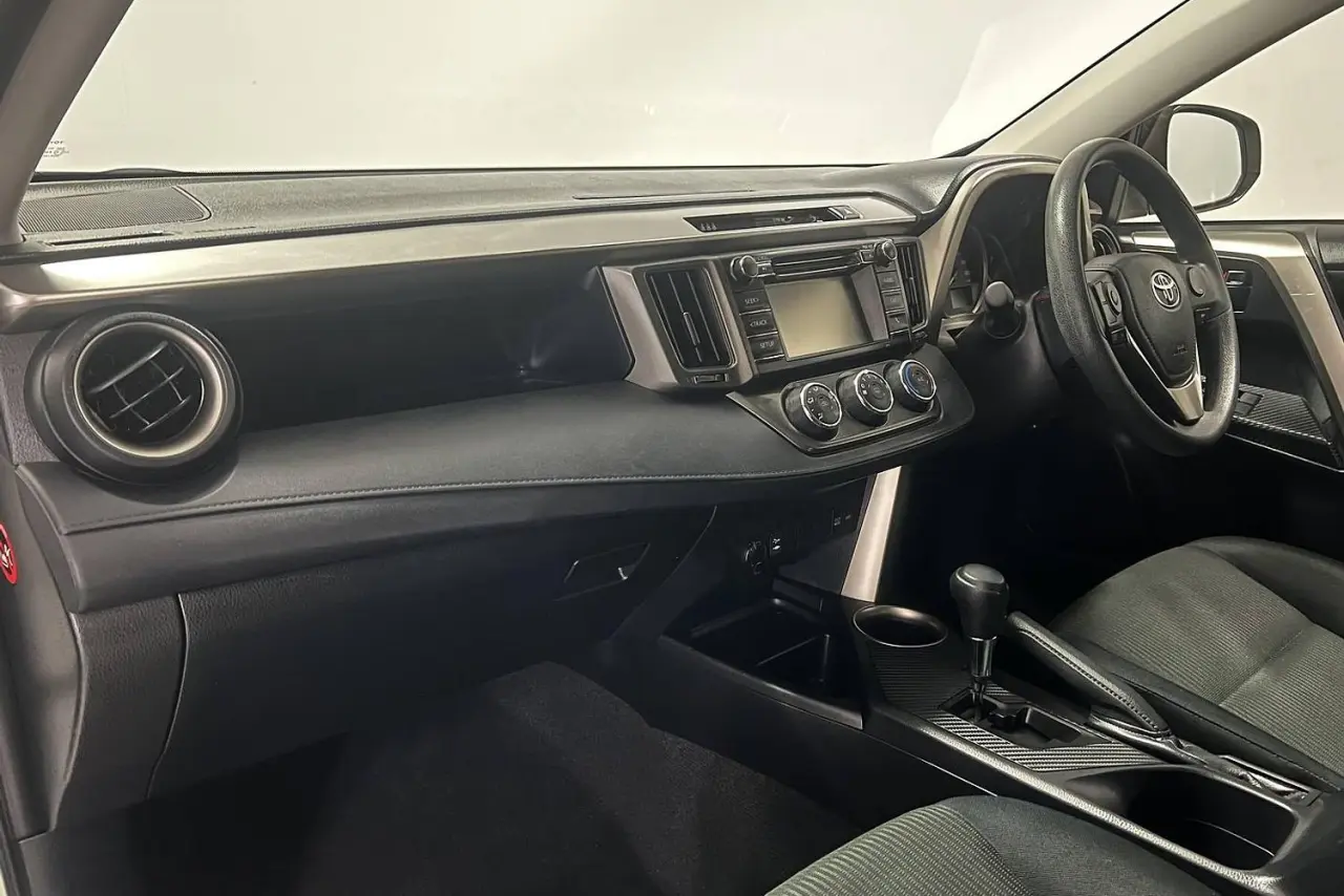 2015 Toyota RAV4 Gallery Image 15