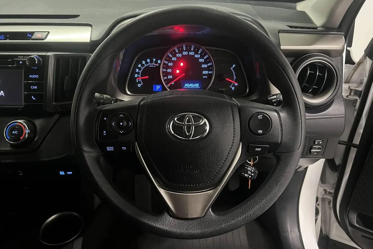 2015 Toyota RAV4 Gallery Image 17