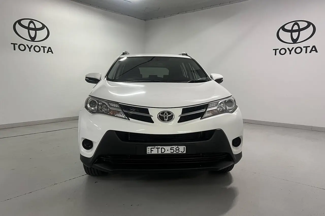 2015 Toyota RAV4 Gallery Image 2