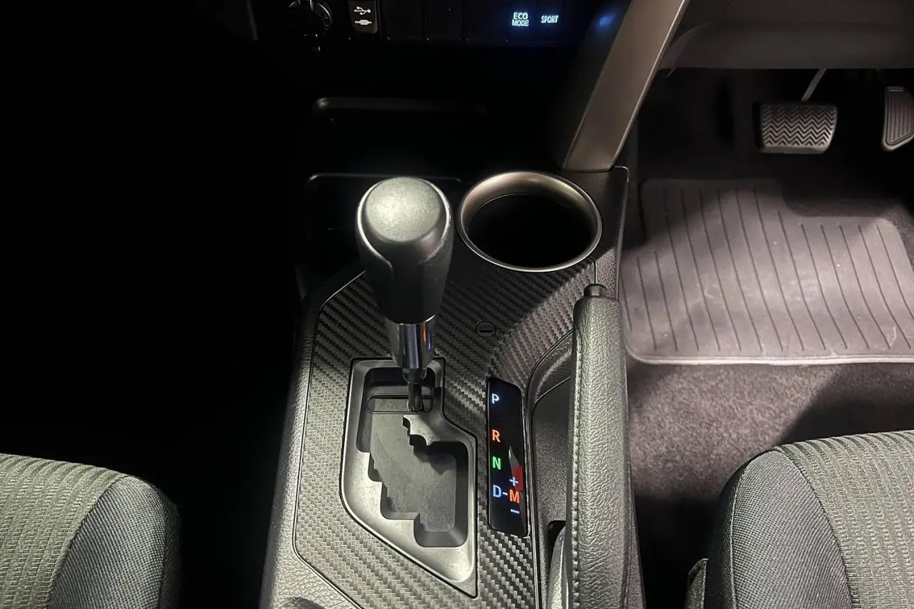 2015 Toyota RAV4 Gallery Image 20