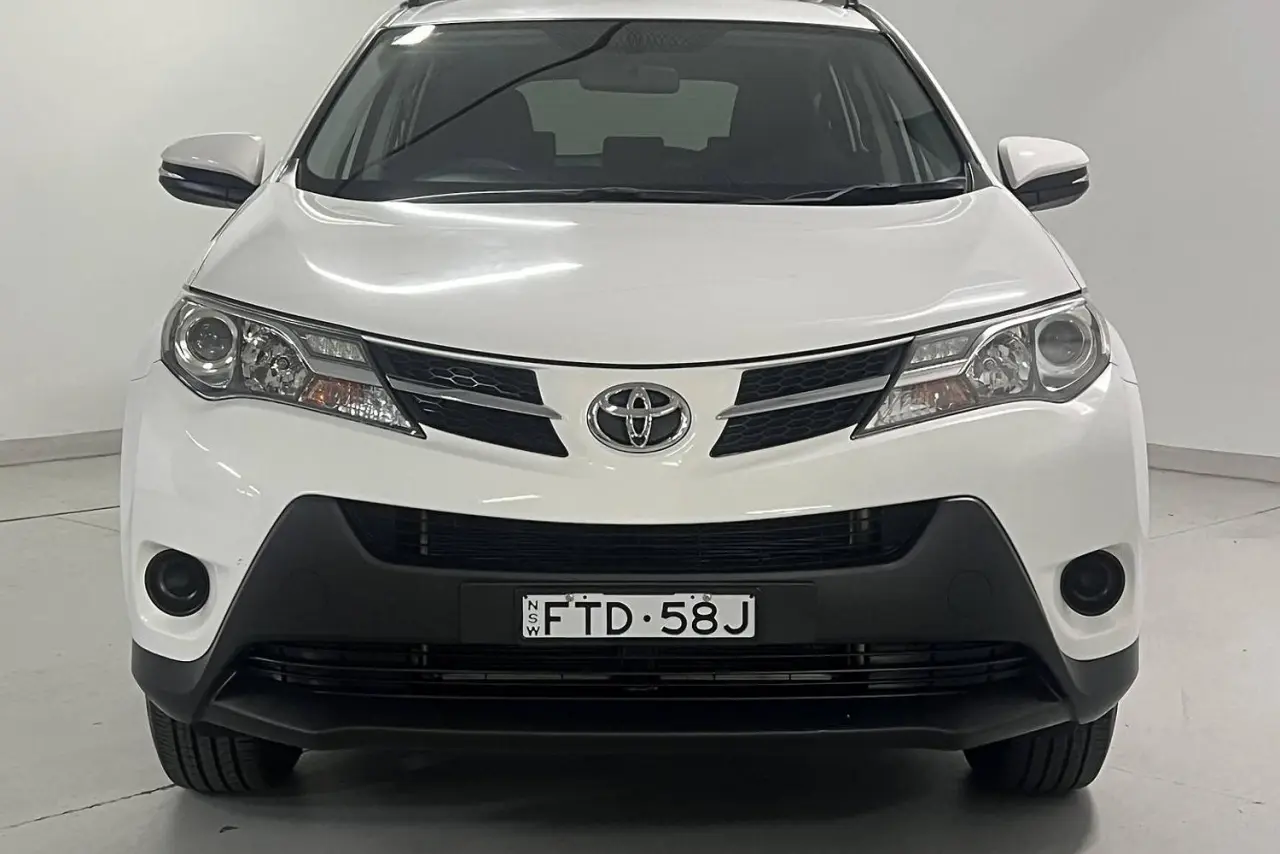 2015 Toyota RAV4 Gallery Image 3