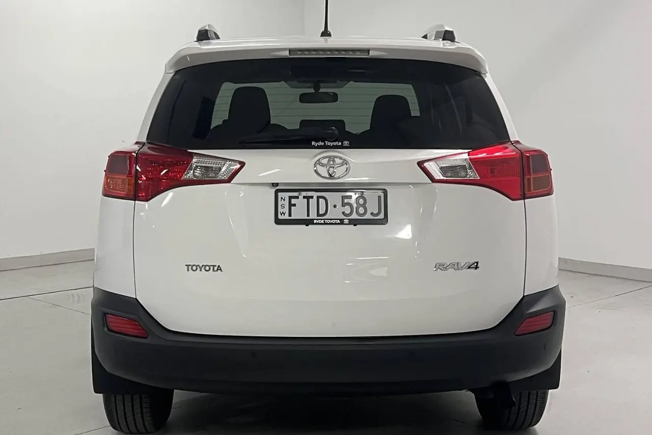 2015 Toyota RAV4 Gallery Image 7