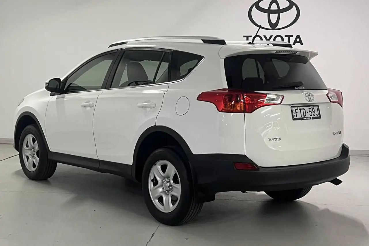 2015 Toyota RAV4 Gallery Image 8