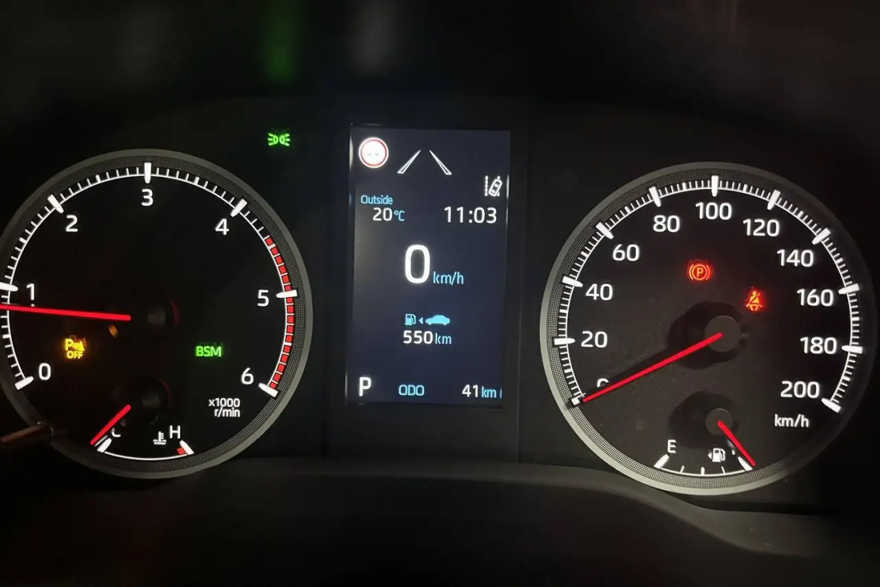 2025 Toyota Hiace Gallery Image 18