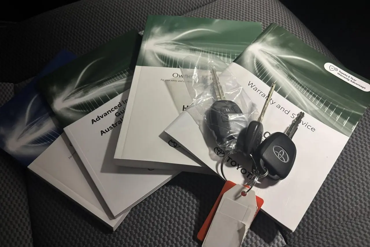 2025 Toyota Hiace Gallery Image 21