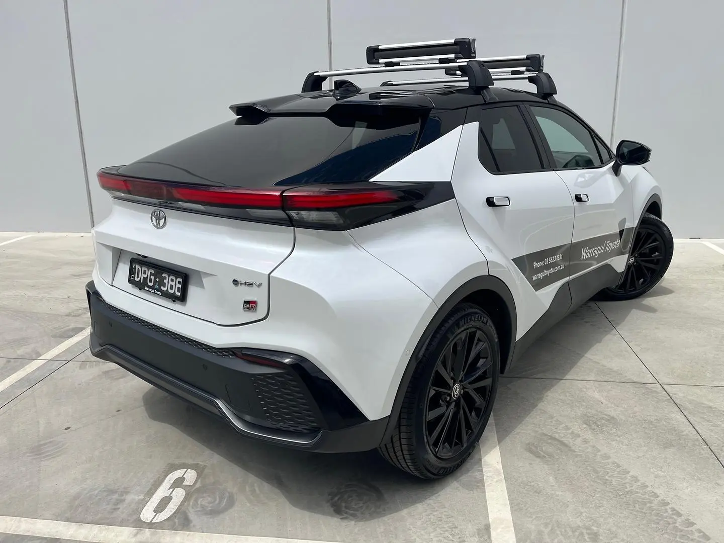 2025 Toyota C-HR Gallery Image 13