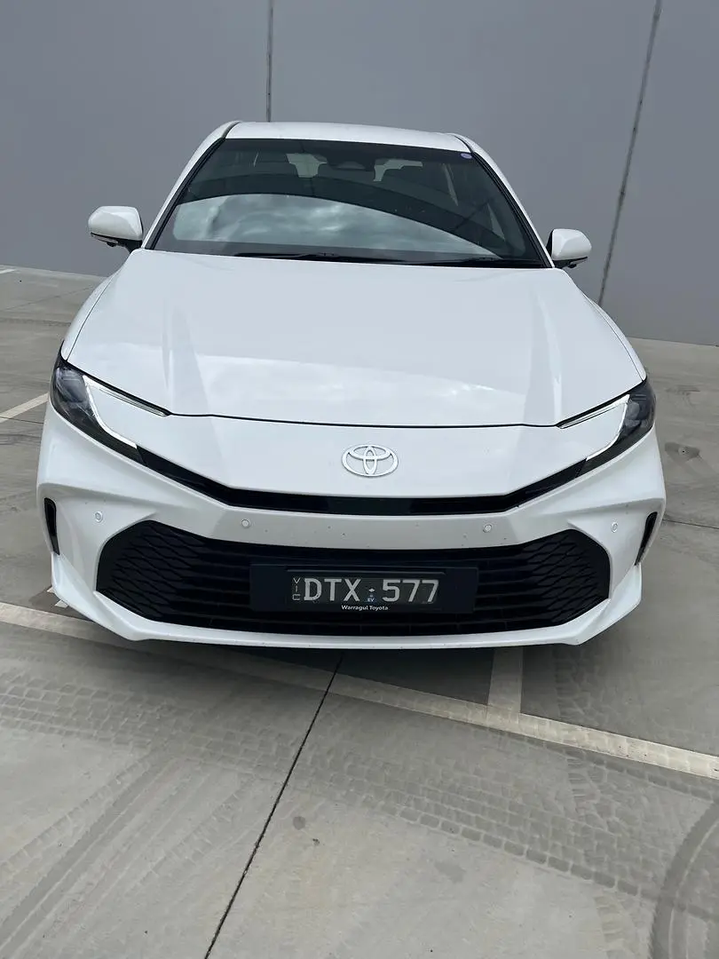 2025 Toyota Camry Gallery Image 2