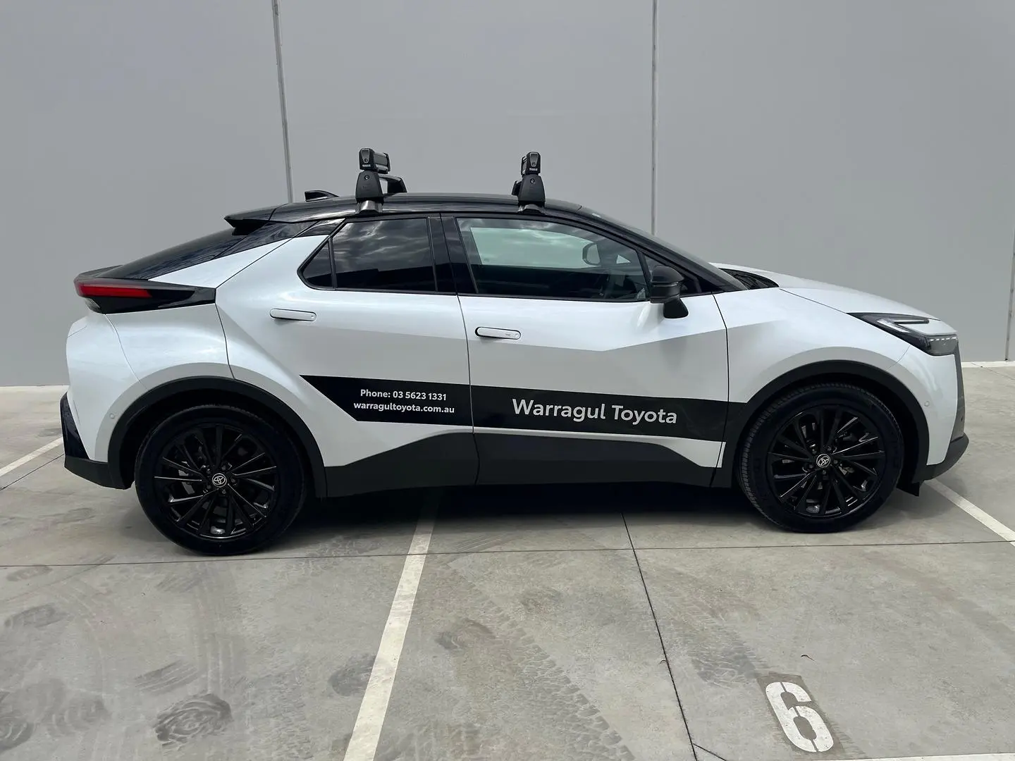 2025 Toyota C-HR Gallery Image 26