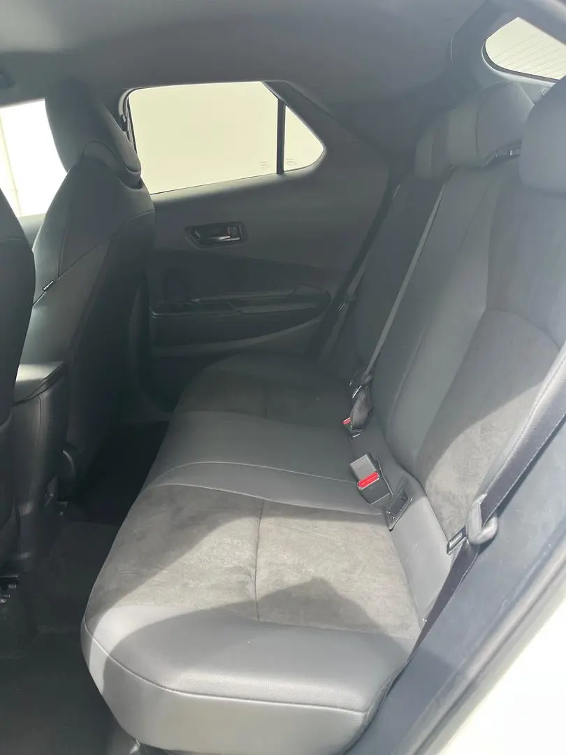 2025 Toyota C-HR Gallery Image 8