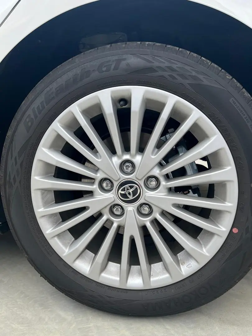 2025 Toyota Camry Gallery Image 5