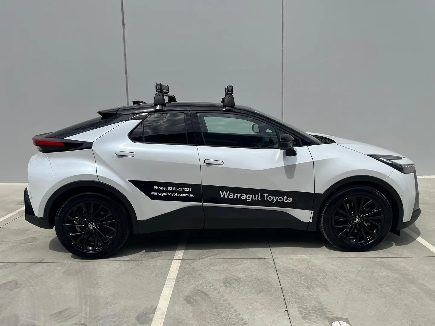 2025 Toyota C-HR Gallery Image 14