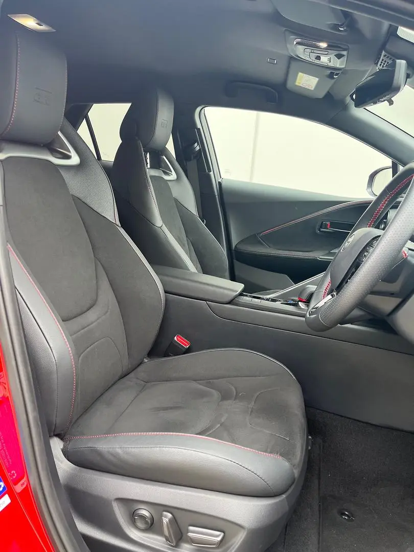 2025 Toyota C-HR Gallery Image 16