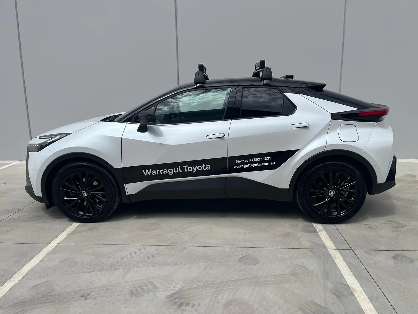 2025 Toyota C-HR Gallery Image 4