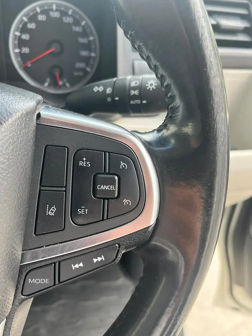 2019 Toyota Hiace Gallery Image 21