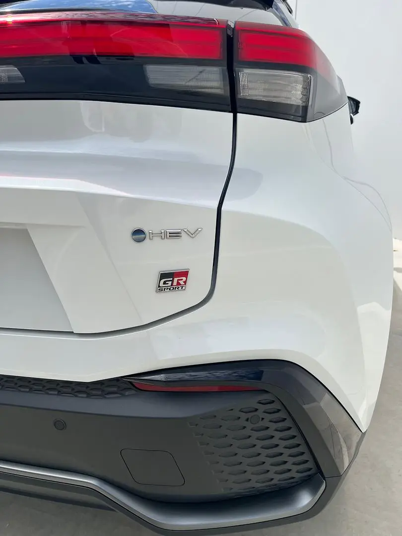 2025 Toyota C-HR Gallery Image 12