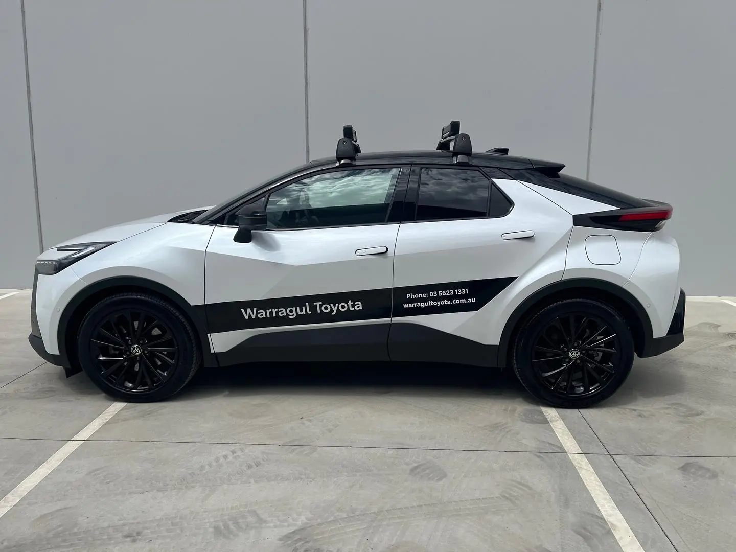 2025 Toyota C-HR Gallery Image 9