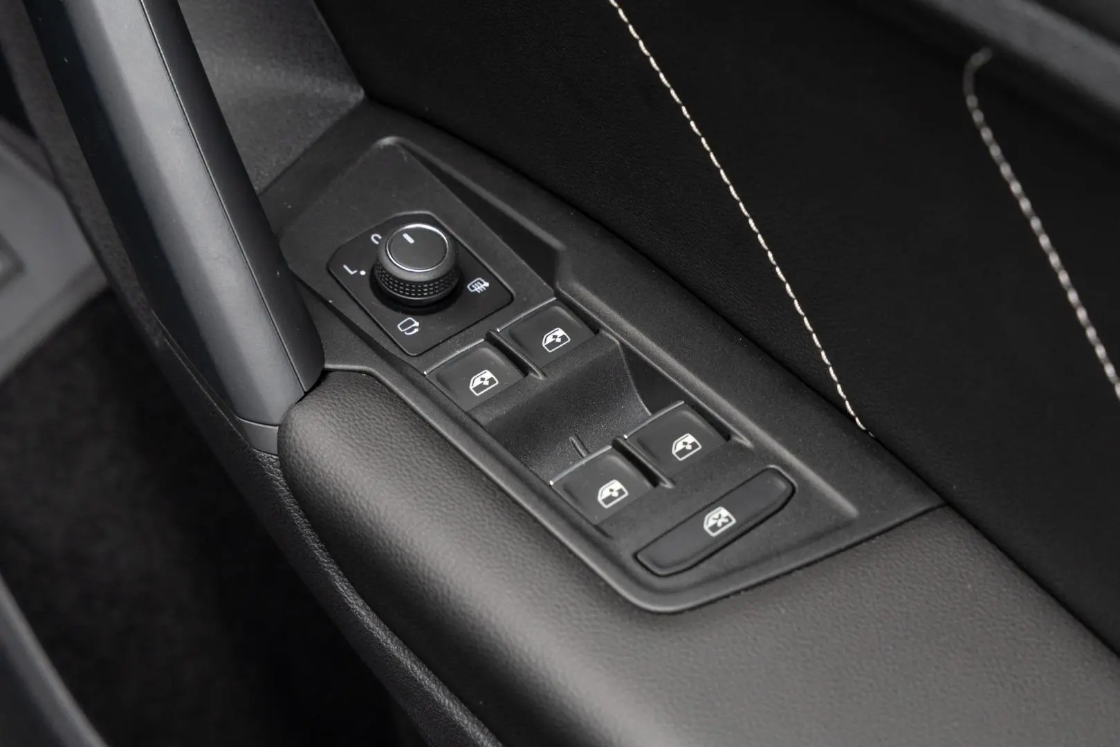 2024 Volkswagen Tiguan Gallery Image 18