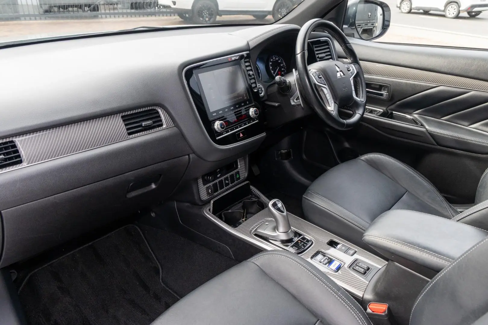 2020 Mitsubishi Outlander Gallery Image 8