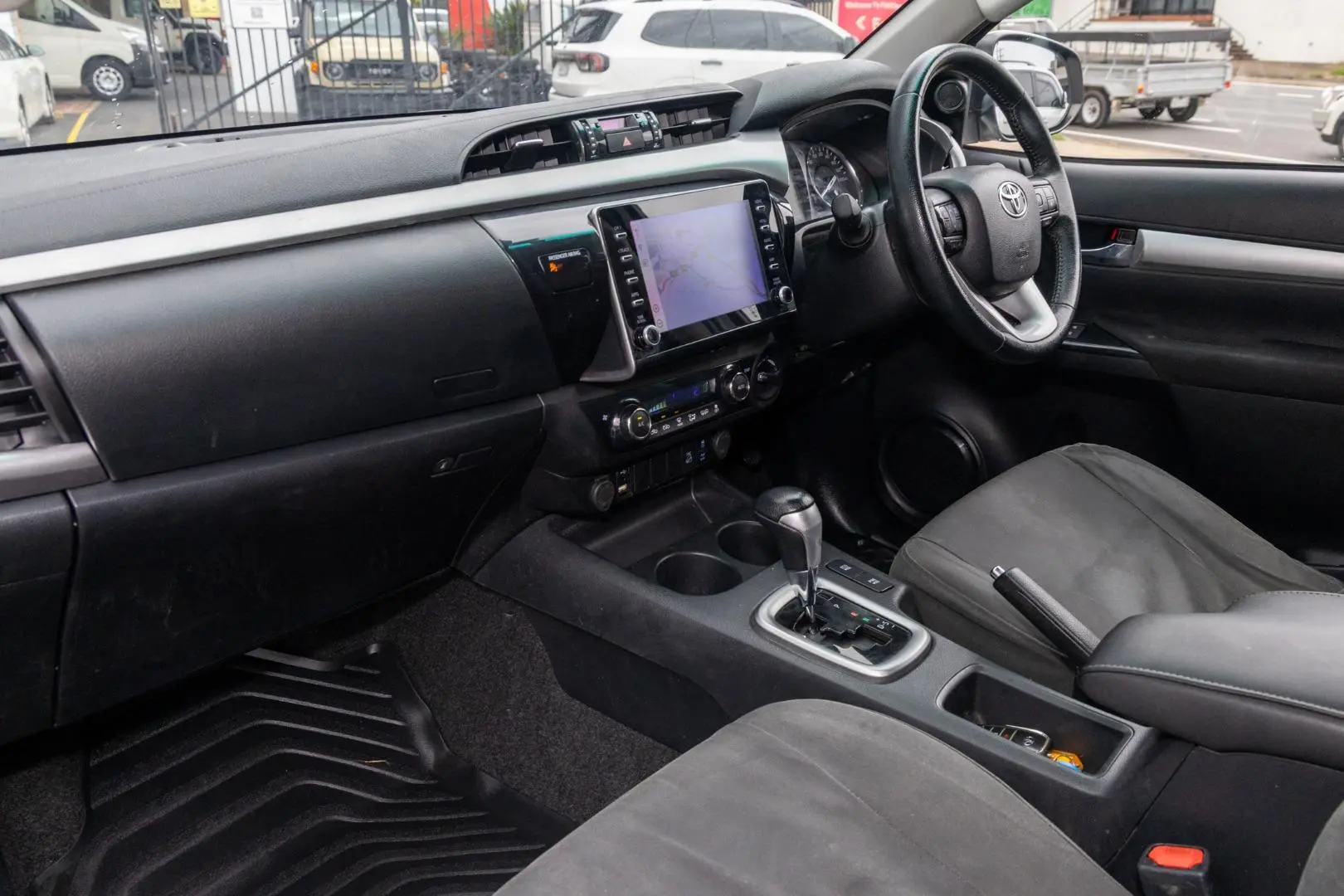 2021 Toyota Hilux Gallery Image 8