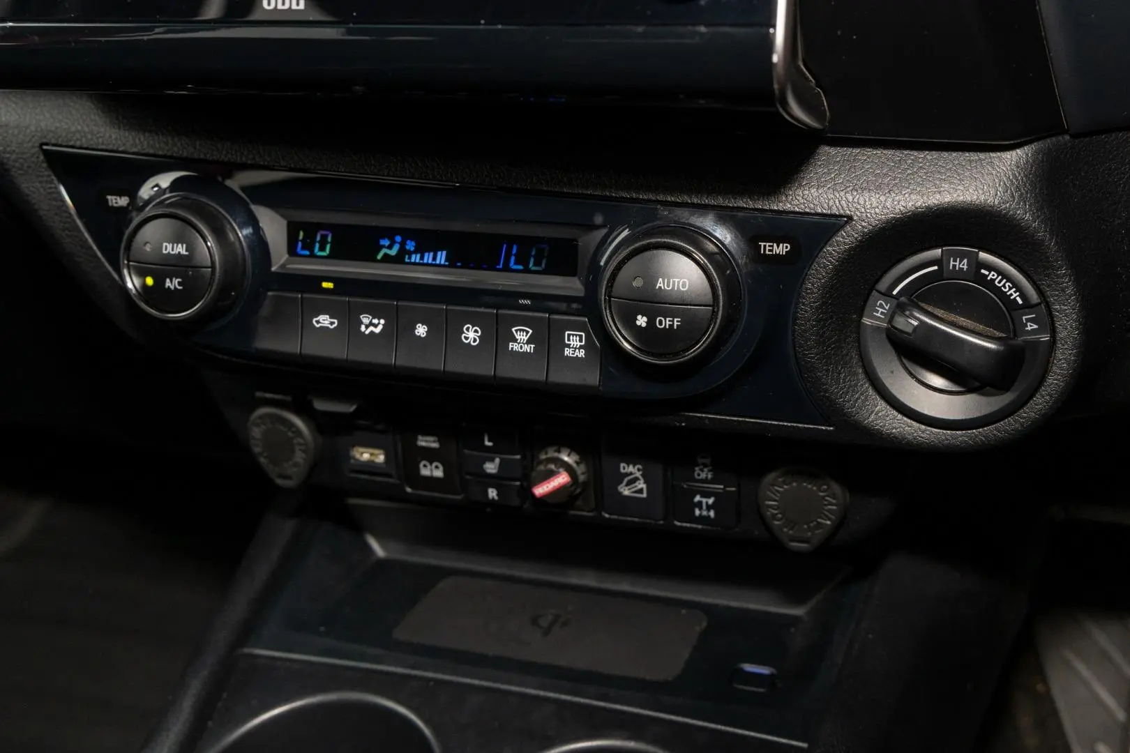 2024 Toyota Hilux Gallery Image 16