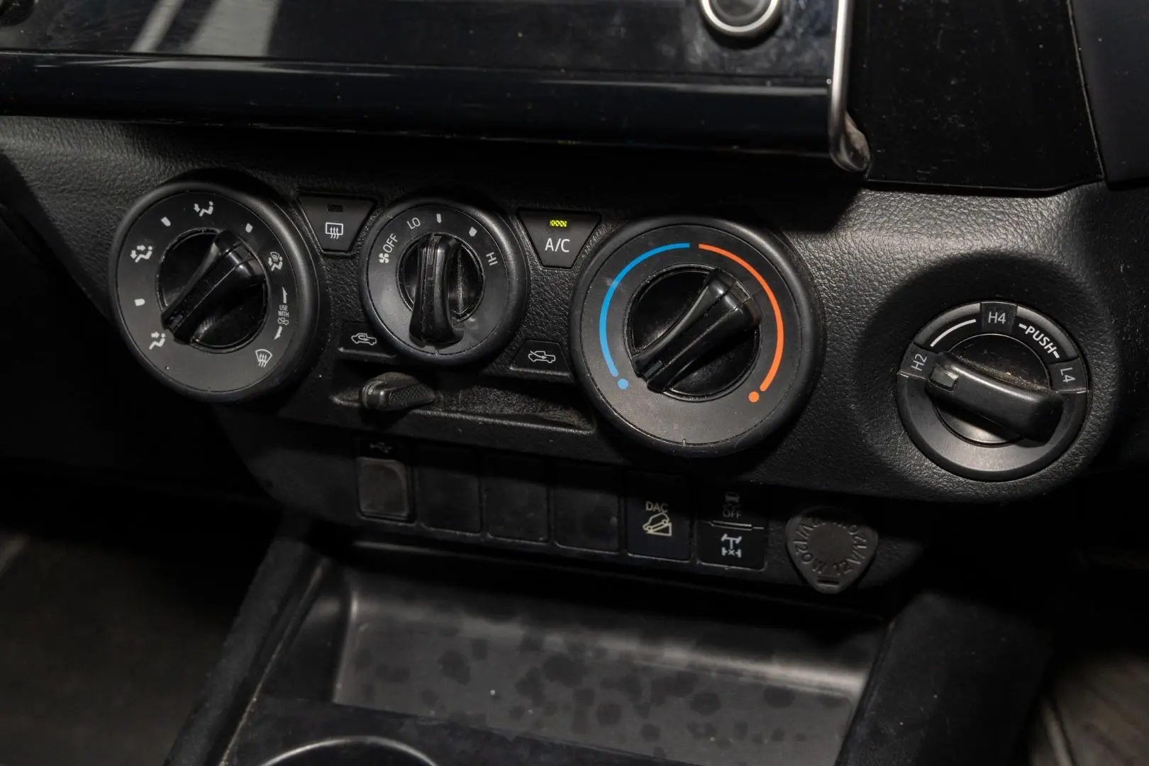 2020 Toyota Hilux Gallery Image 16