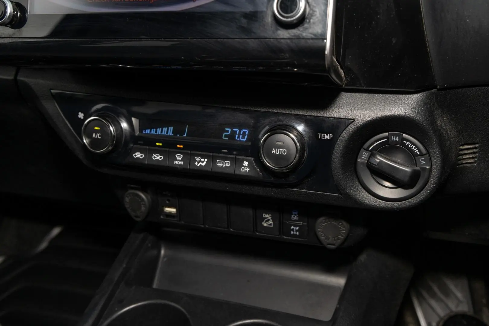 2021 Toyota Hilux Gallery Image 16