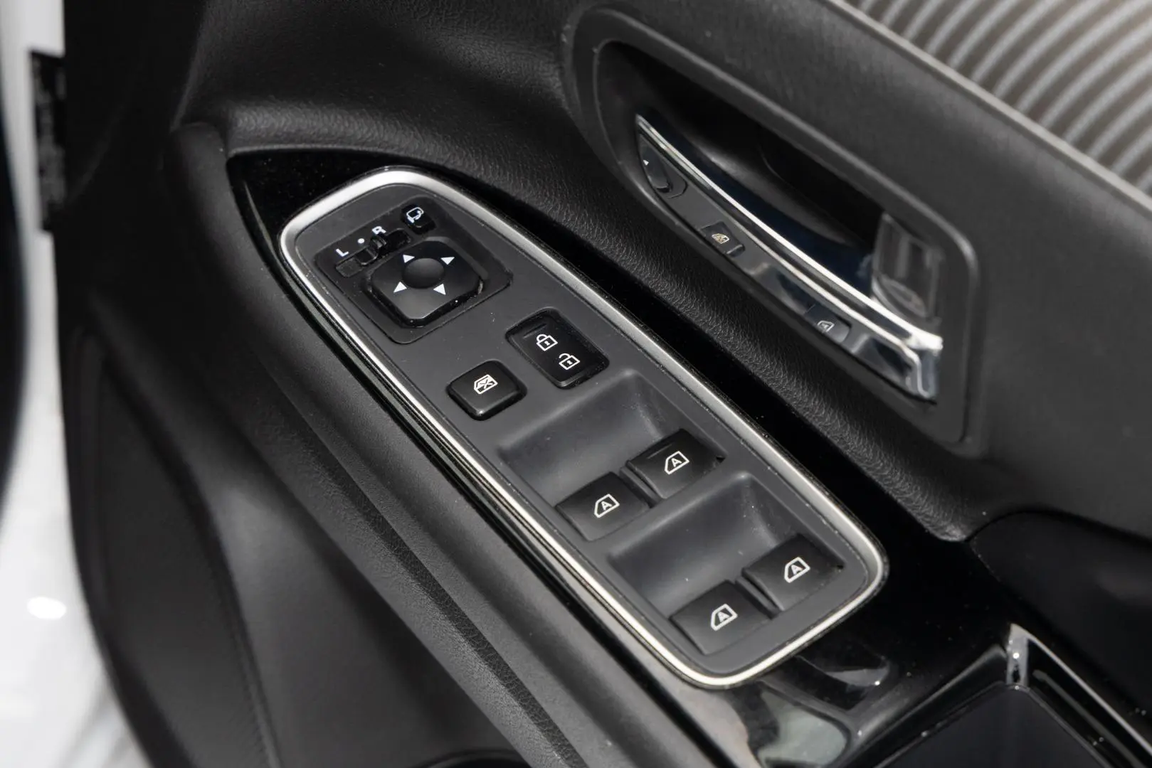 2020 Mitsubishi Outlander Gallery Image 18