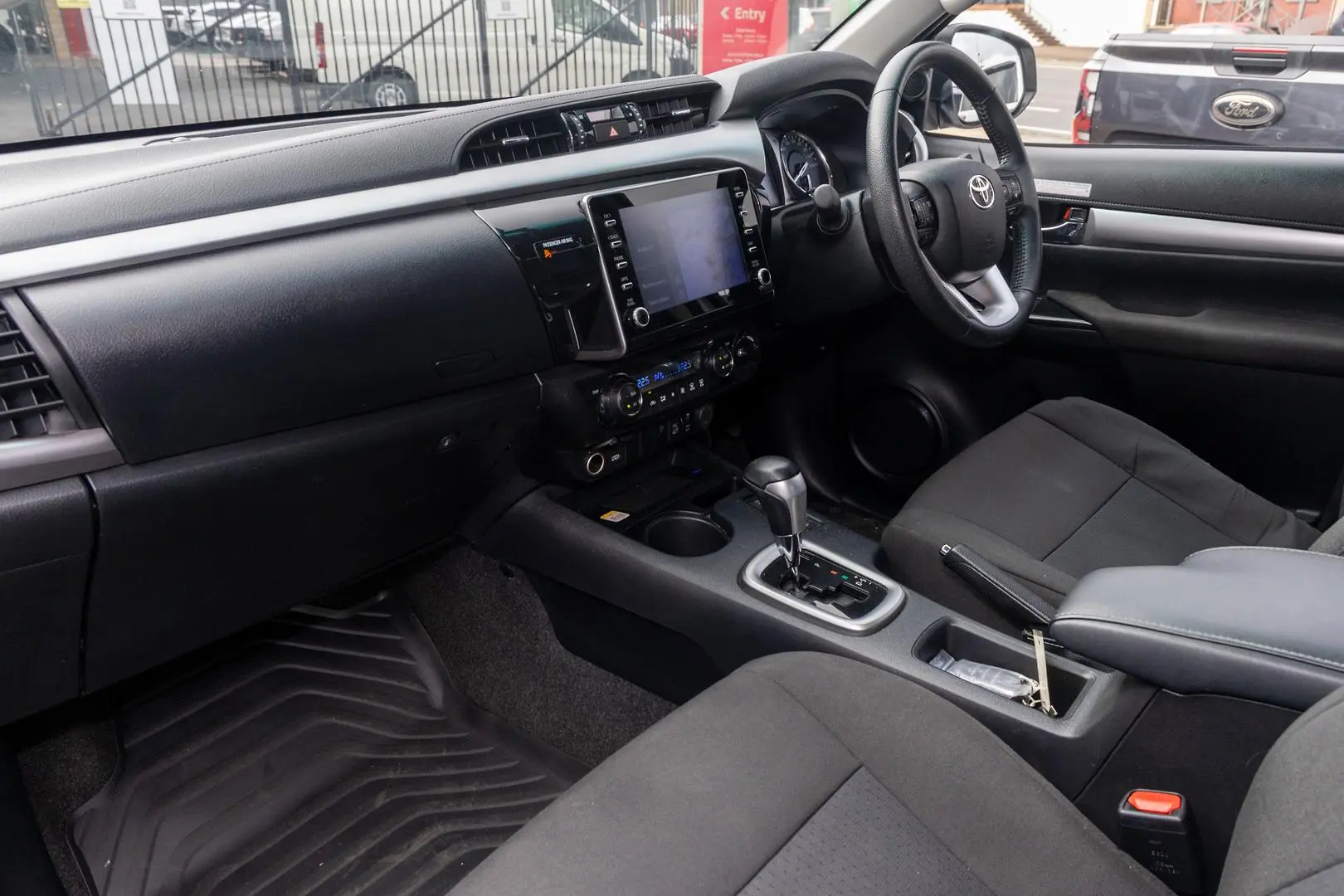 2024 Toyota Hilux Gallery Image 8