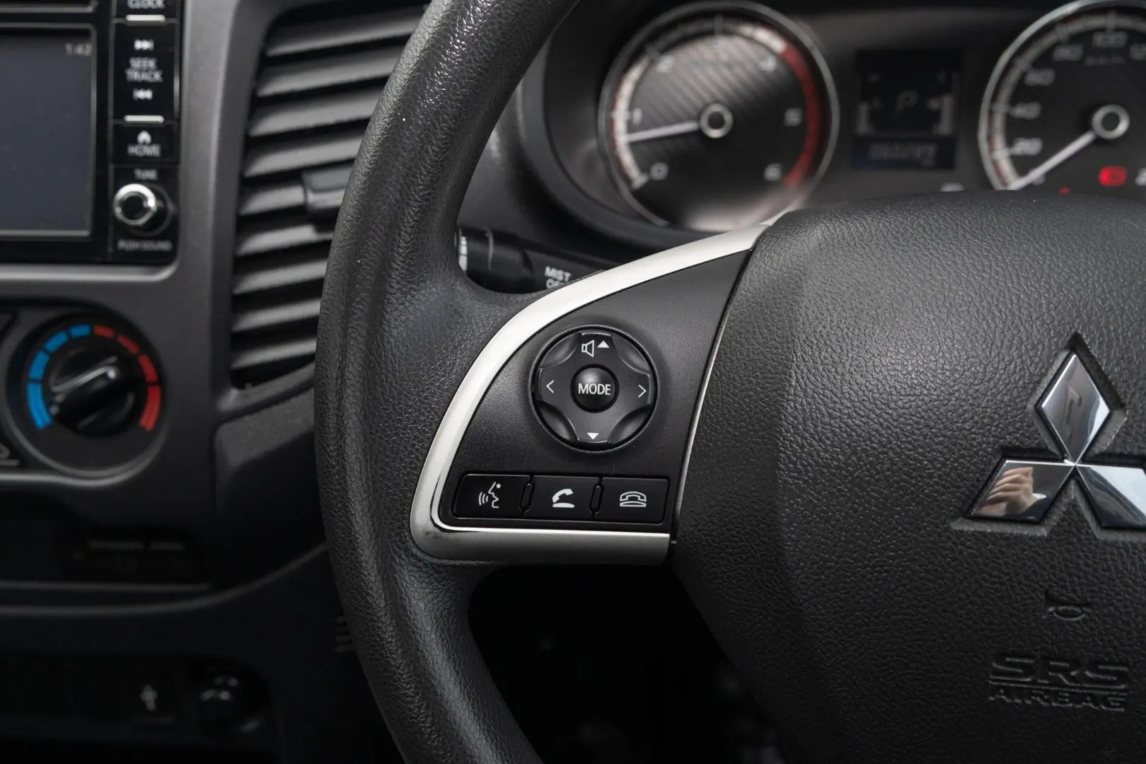 2022 Mitsubishi Triton Gallery Image 10