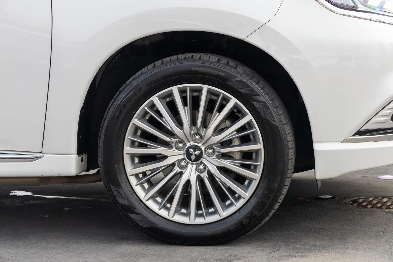 2020 Mitsubishi Outlander Gallery Image 22