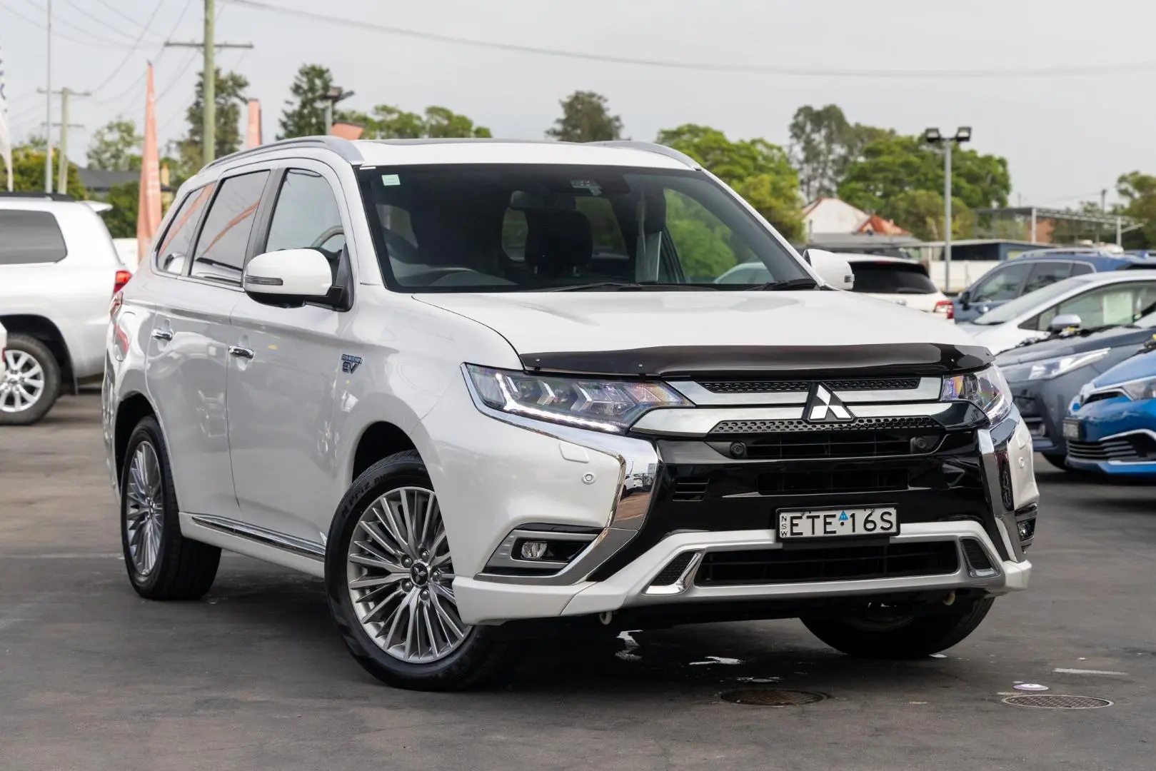 2020 Mitsubishi Outlander Image
