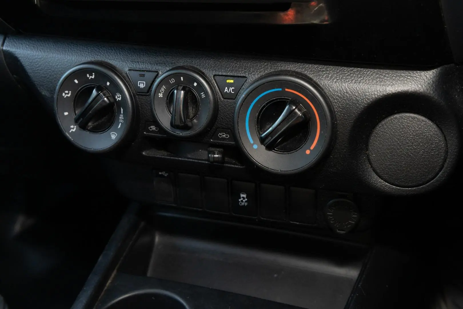 2019 Toyota Hilux Gallery Image 16