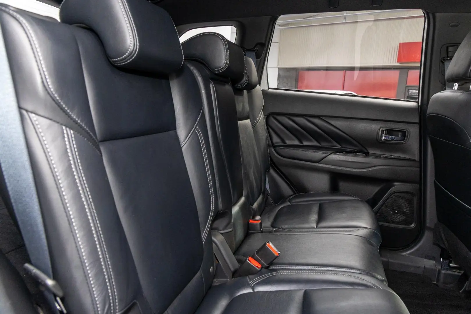 2020 Mitsubishi Outlander Gallery Image 9