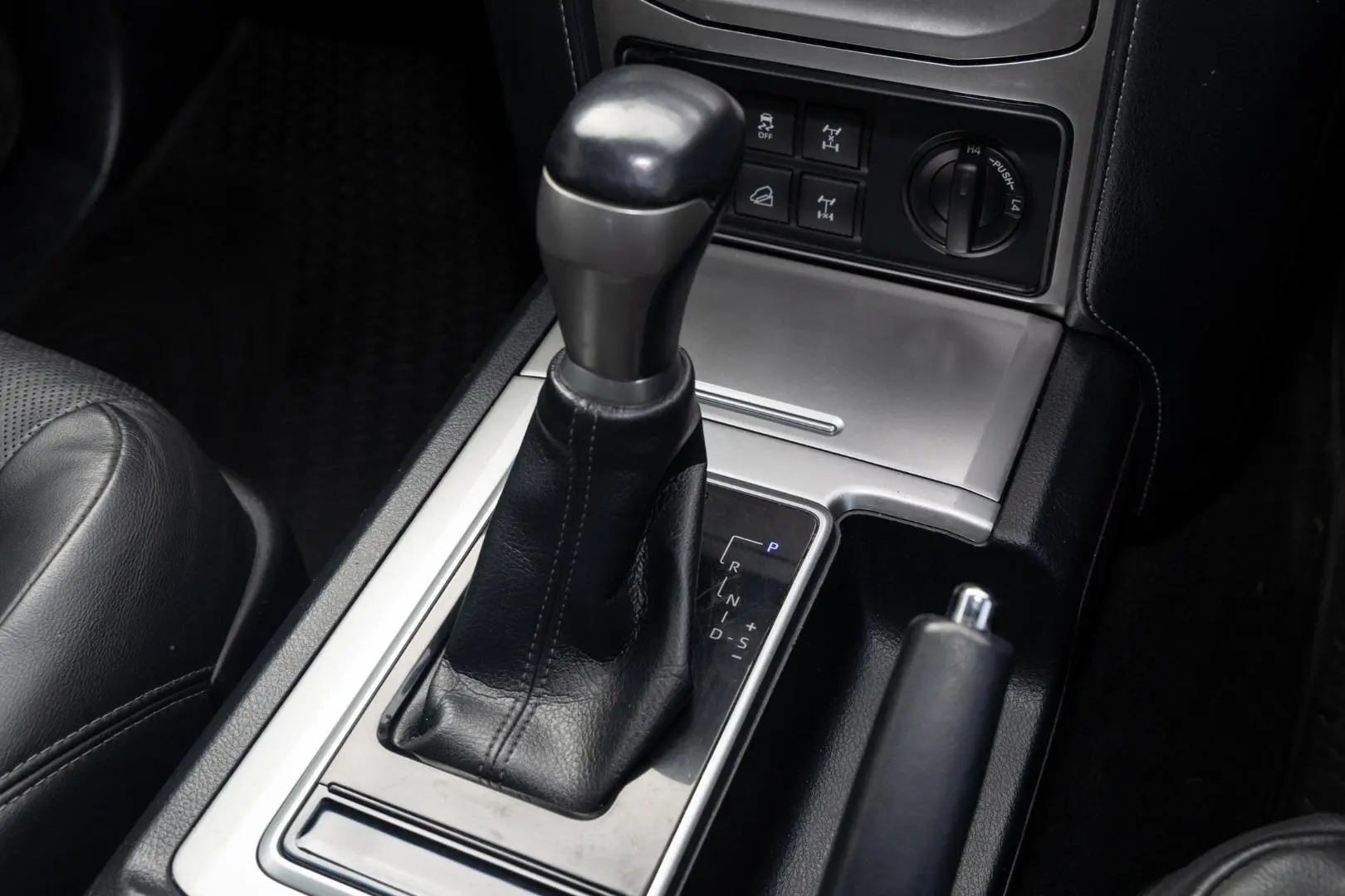 2019 Toyota Landcruiser Prado Gallery Image 17