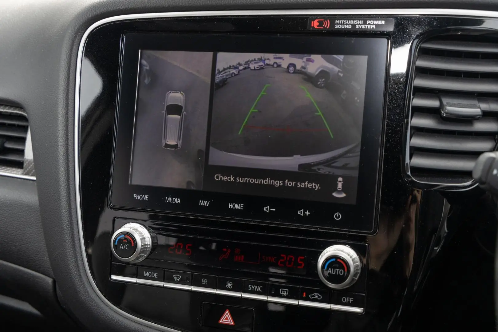 2020 Mitsubishi Outlander Gallery Image 16