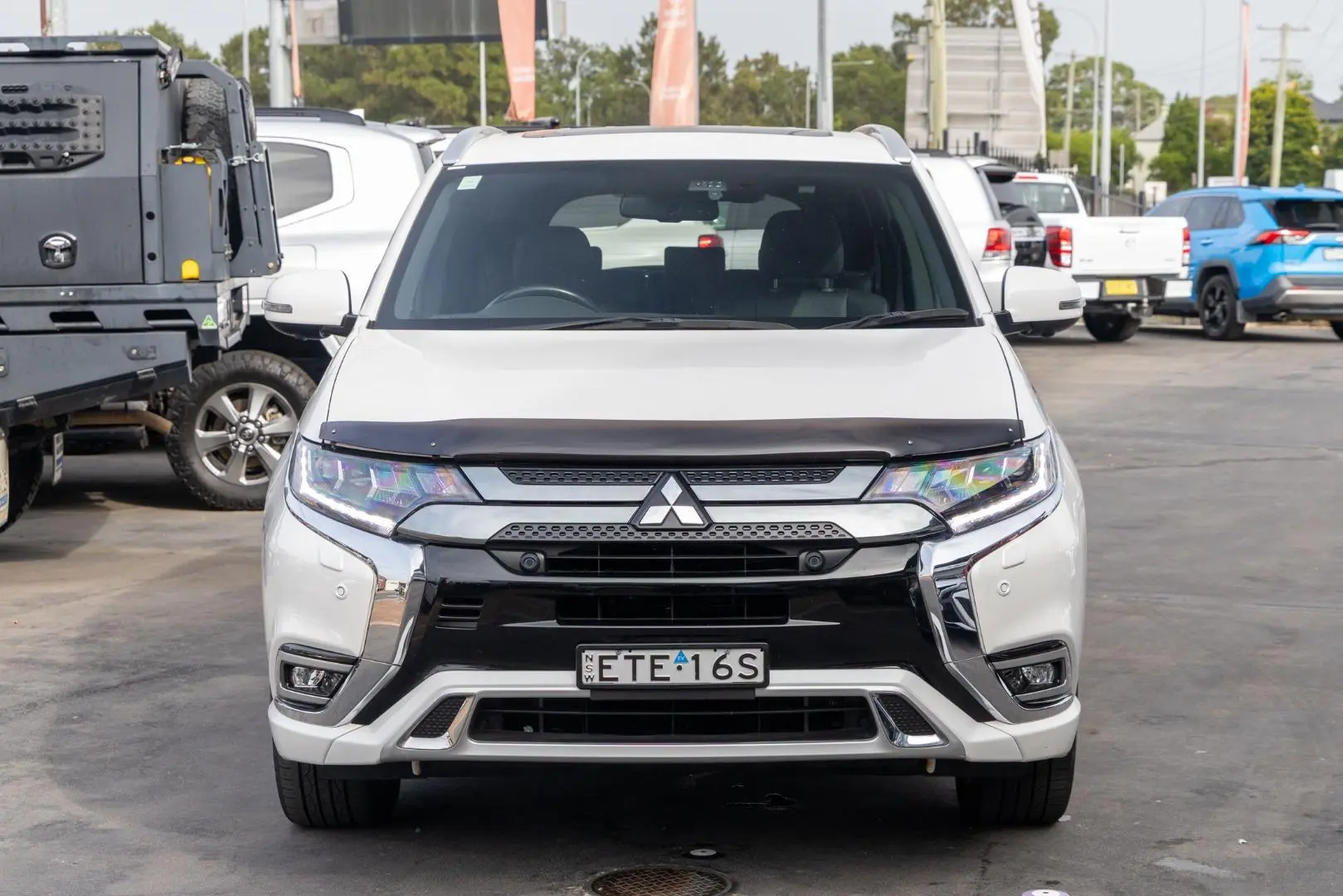 2020 Mitsubishi Outlander Gallery Image 4