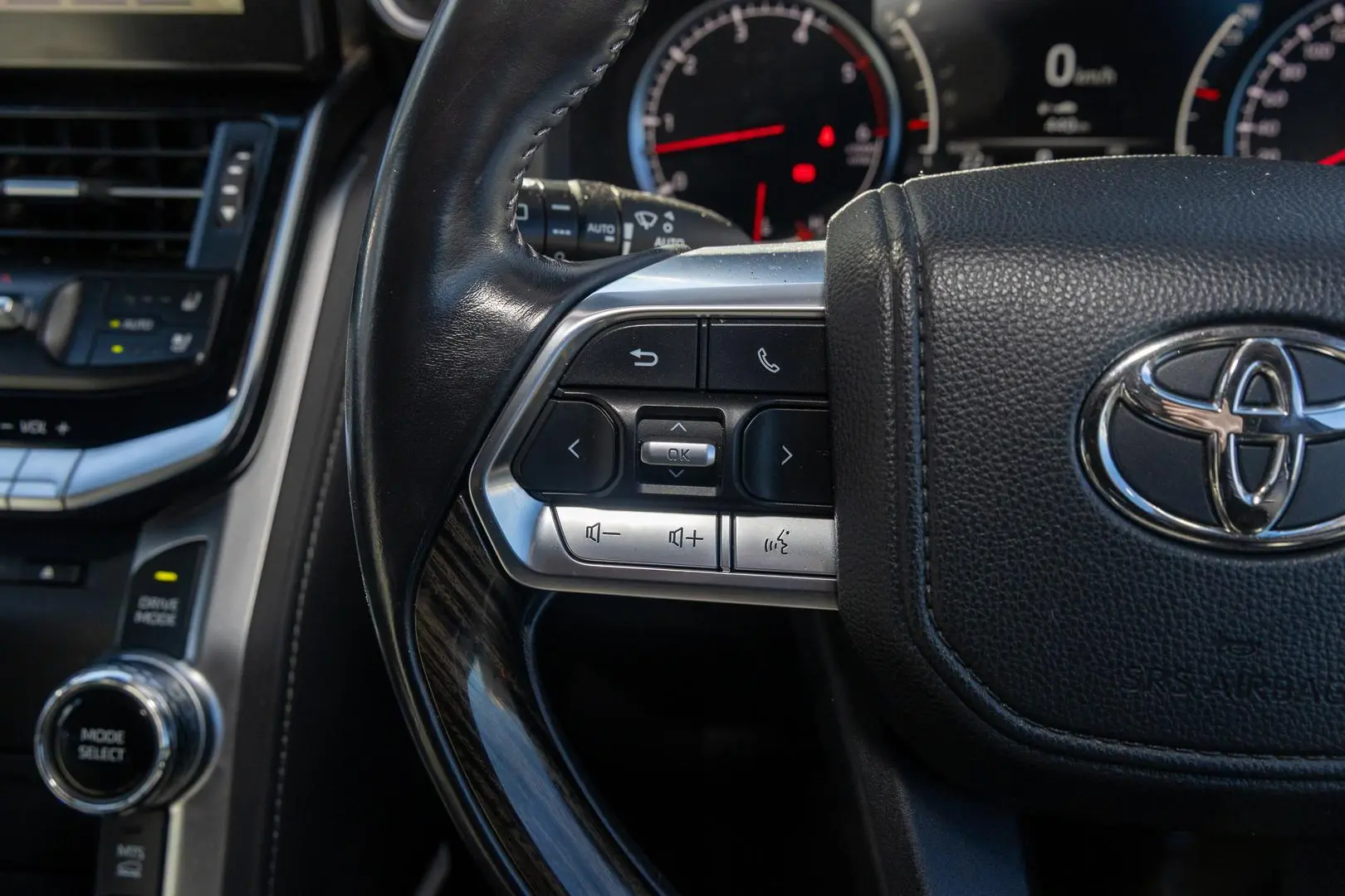 2022 Toyota Landcruiser Gallery Image 11