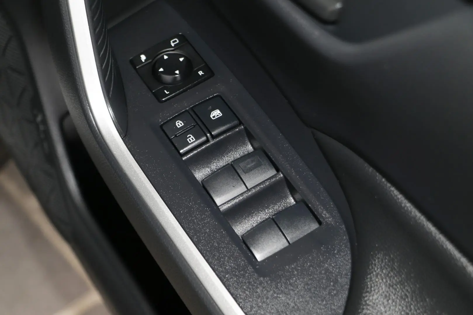 2024 Toyota RAV4 Gallery Image 19