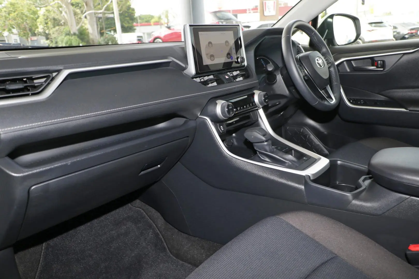 2024 Toyota RAV4 Gallery Image 8