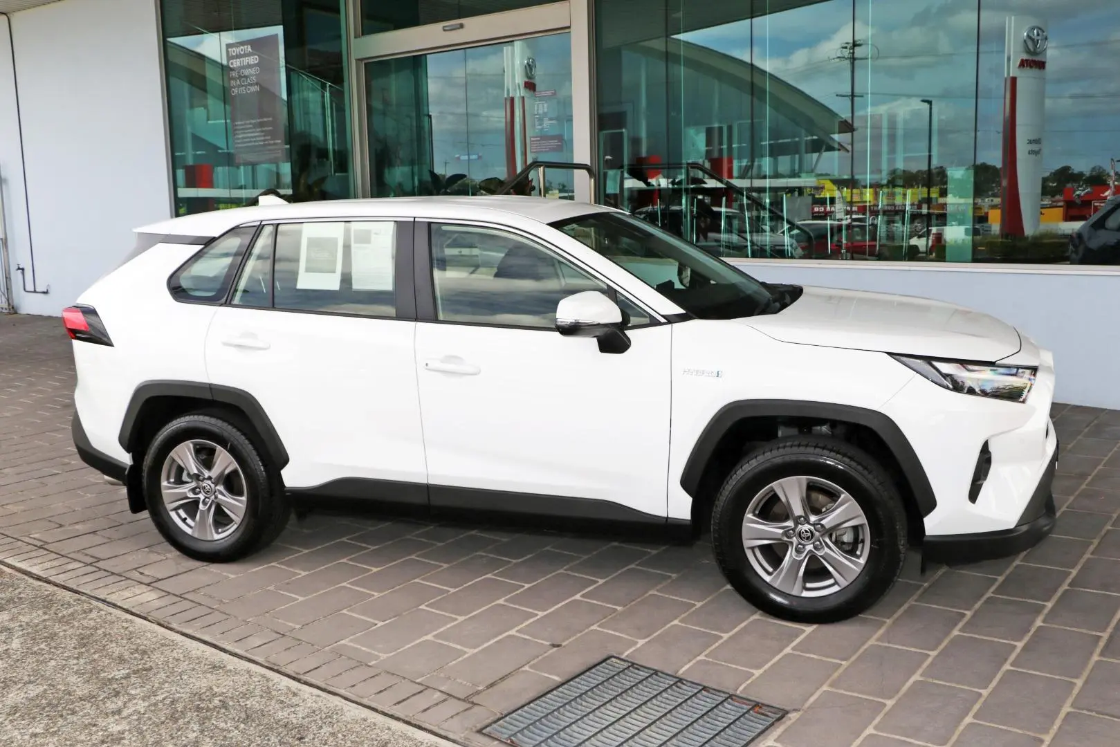 2024 Toyota RAV4 Gallery Image 6