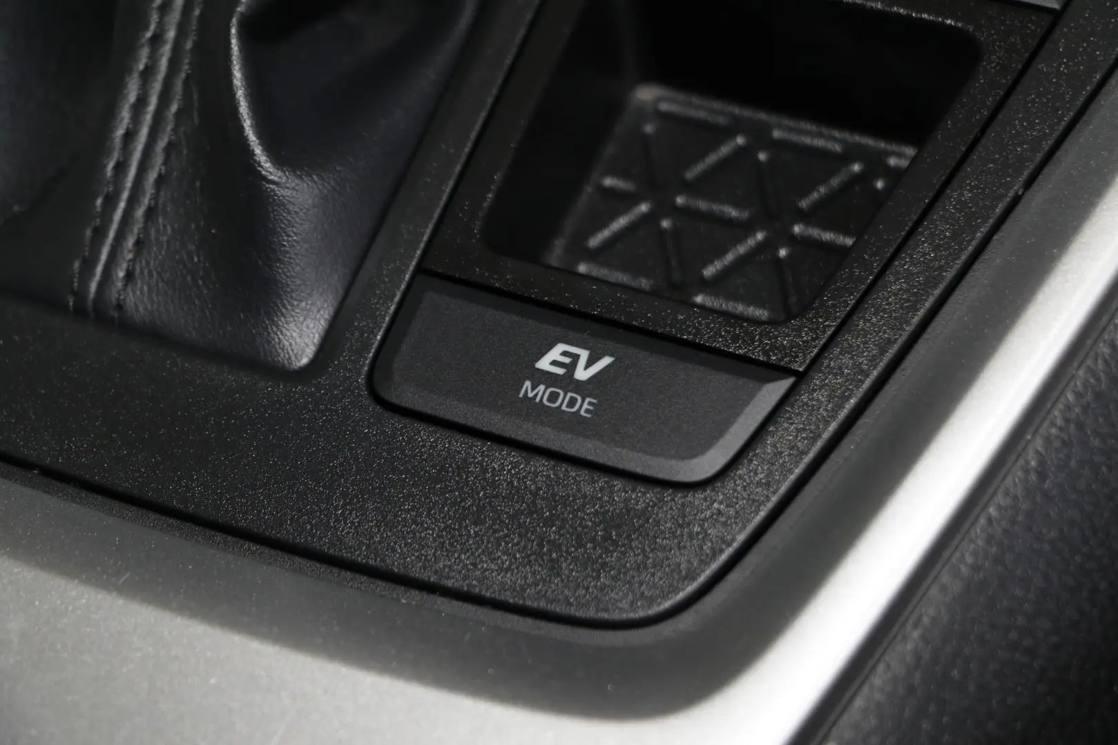 2024 Toyota RAV4 Gallery Image 16