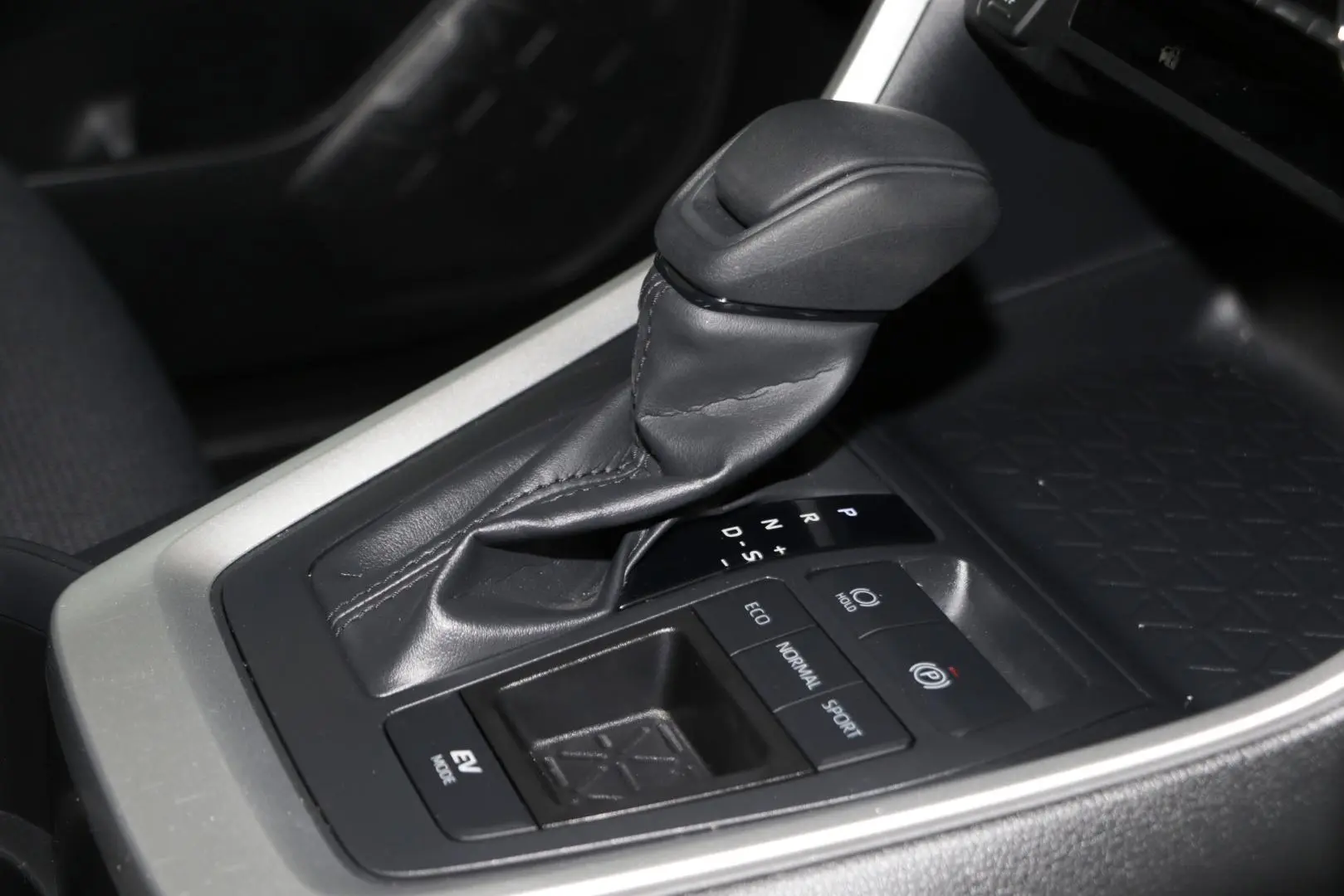 2024 Toyota RAV4 Gallery Image 15