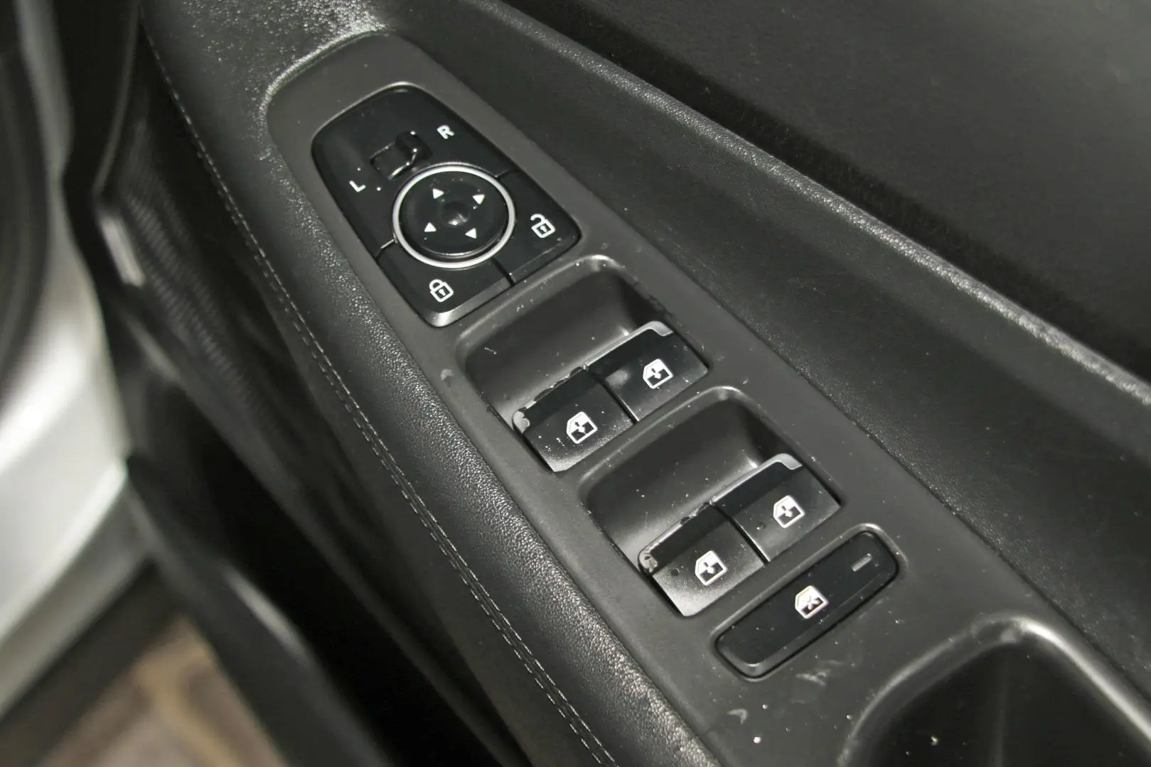 2023 Hyundai Santa Fe Gallery Image 17