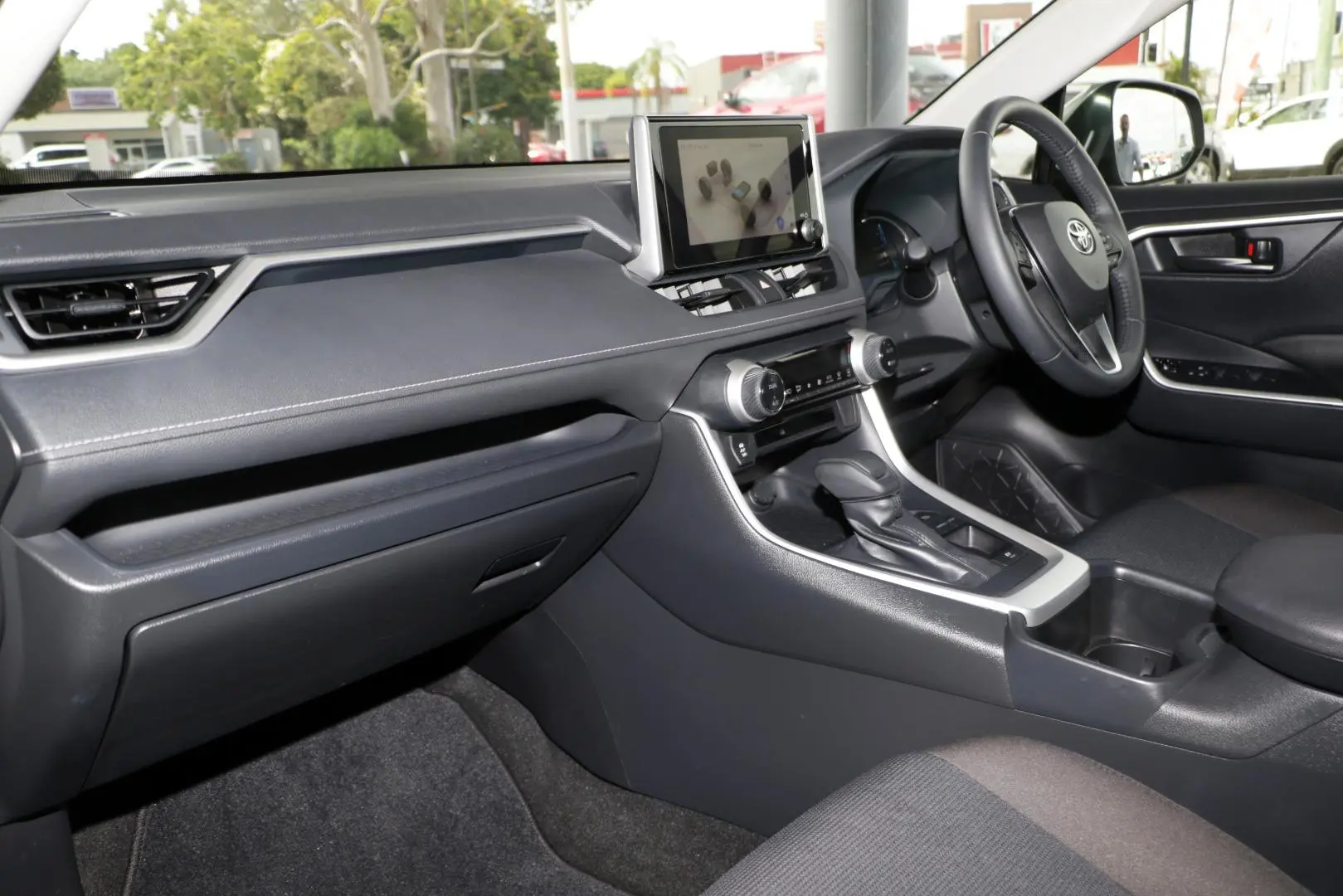 2024 Toyota RAV4 Gallery Image 7