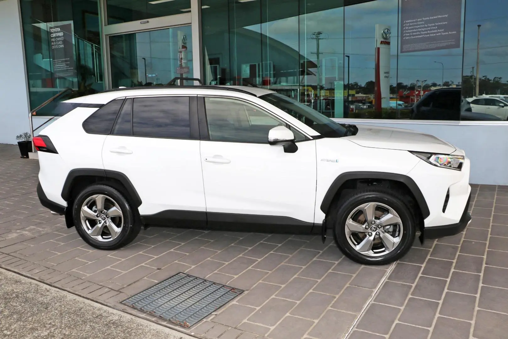 2021 Toyota RAV4 Gallery Image 5