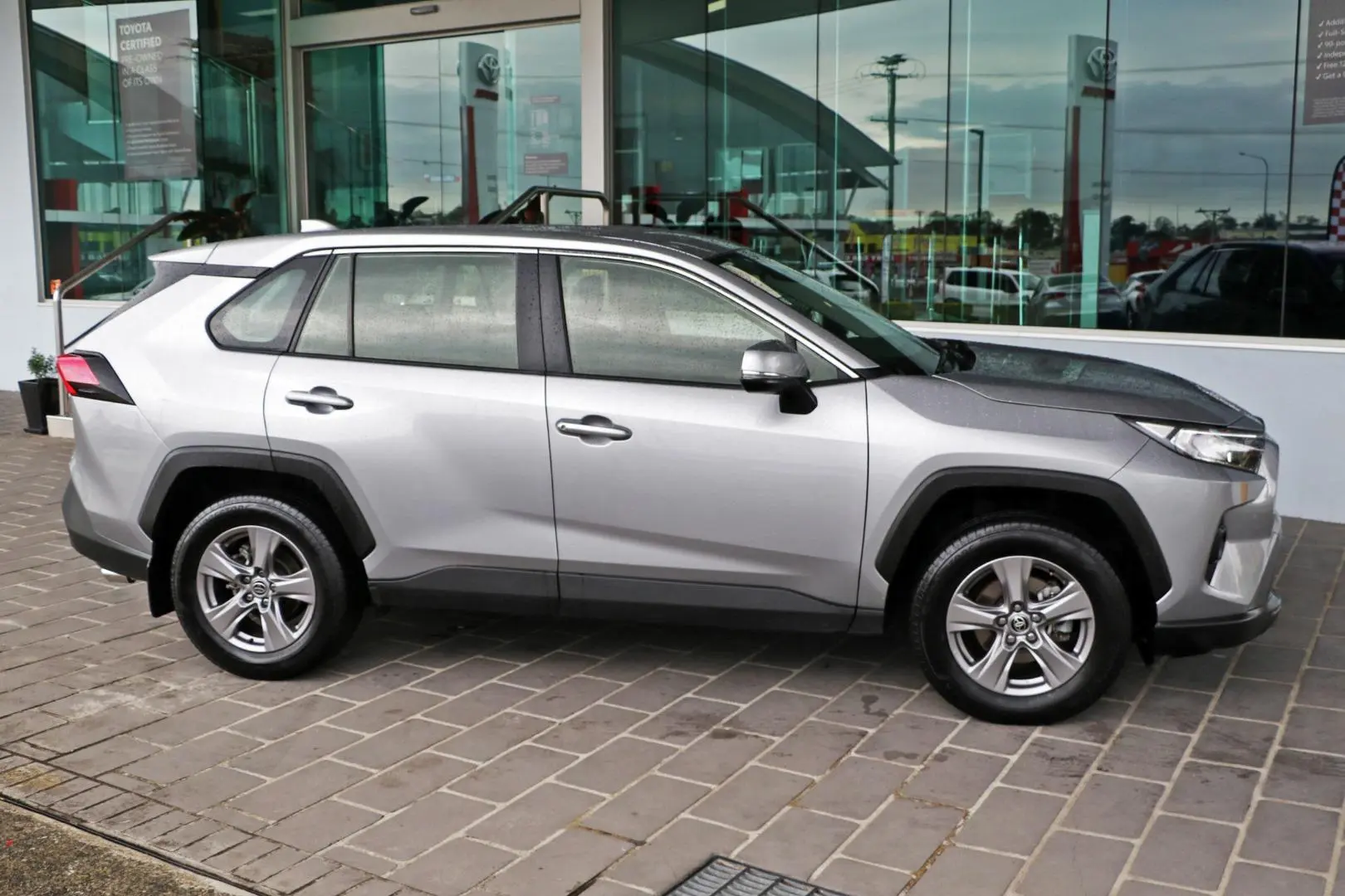 2024 Toyota RAV4 Gallery Image 5