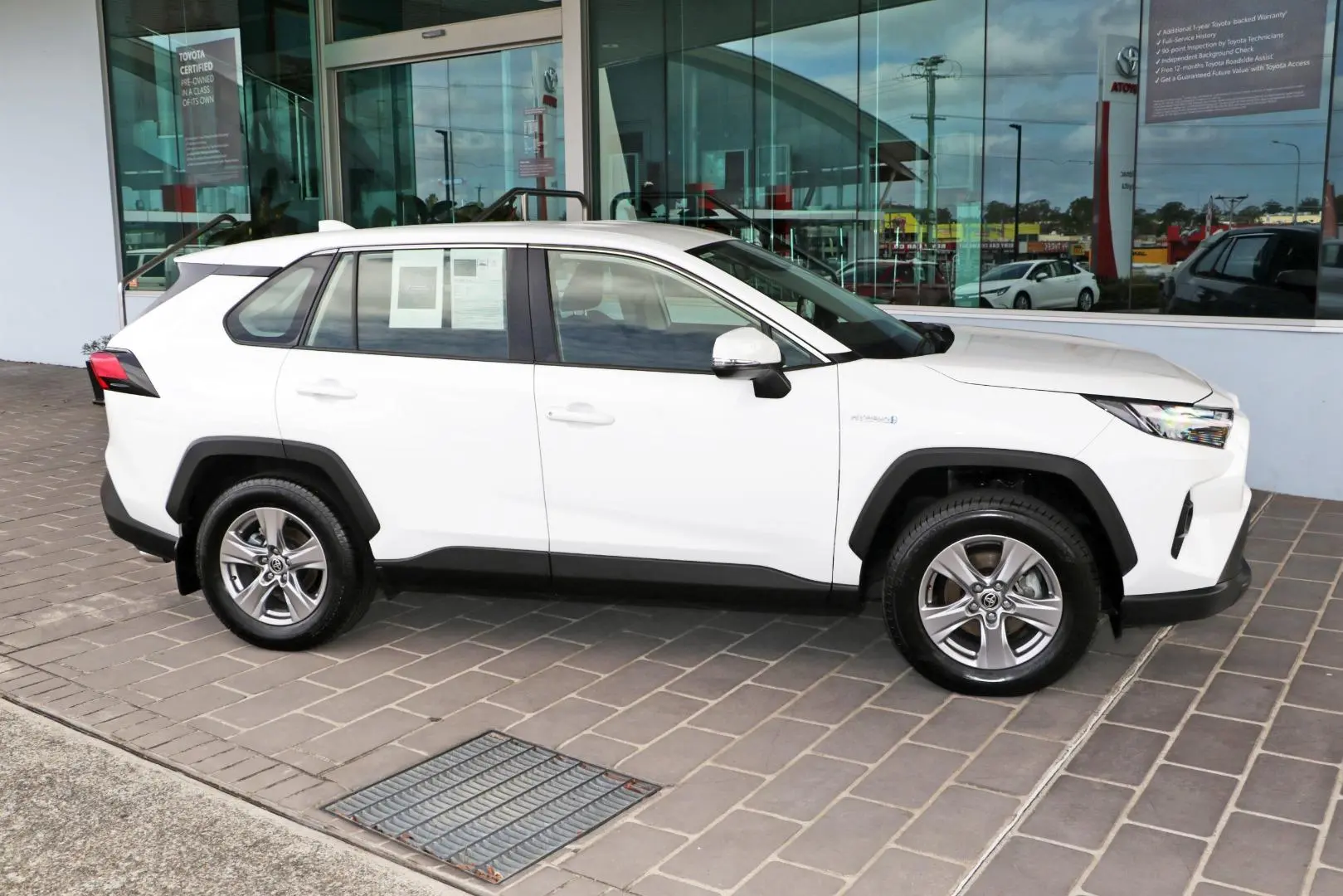 2024 Toyota RAV4 Gallery Image 6