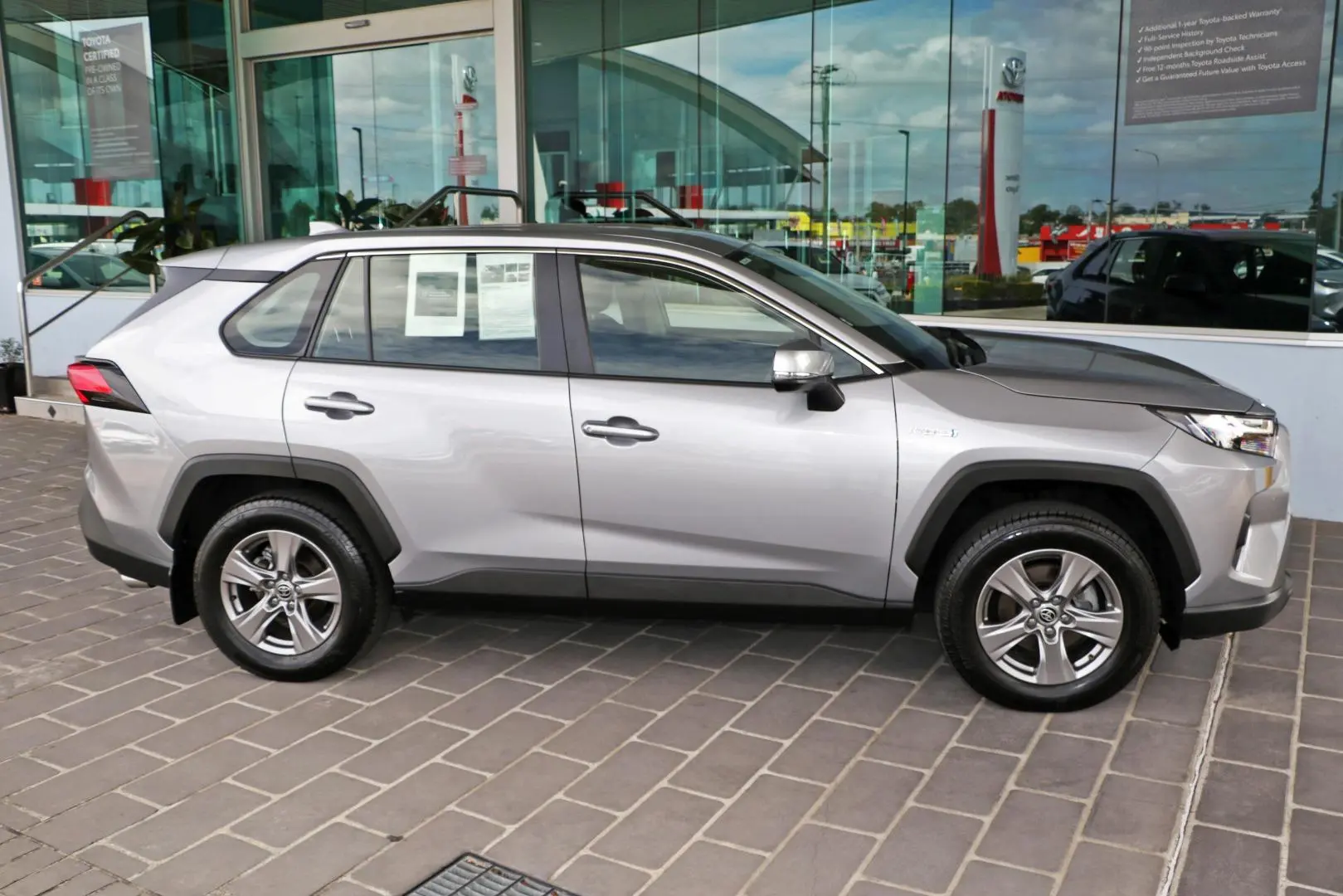 2024 Toyota RAV4 Gallery Image 5